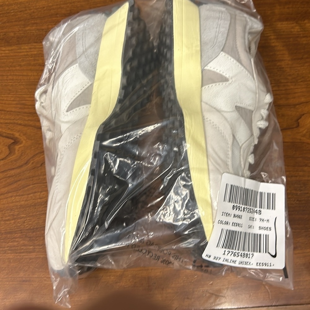 J Crew New Balance® 327 unisex sneakers BW962 - Picture 2 of 2